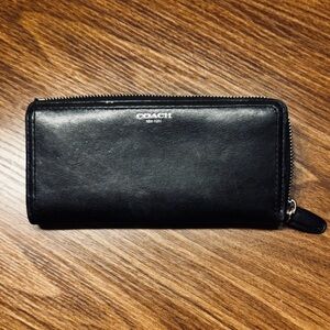 👜Coach Black Zip-Around Leather Wallet👜